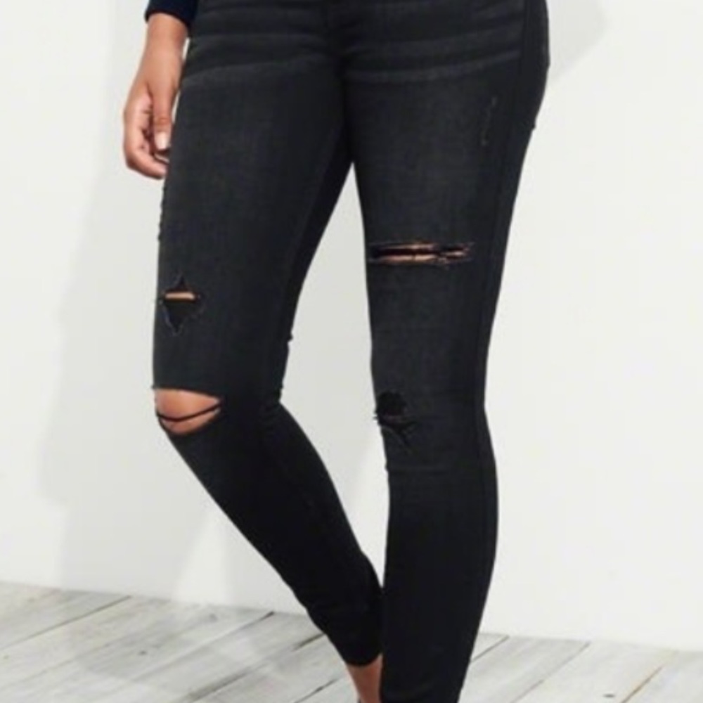 Hollister blk Distressed jogging sz. 9R or 29' X28